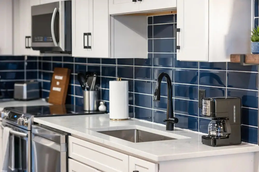 New Listing! Chic W/ Pool & Rooftop Deck 1 Bedroom Condo