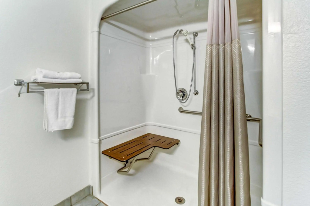 Motel 6-Medina, OH - Cleveland