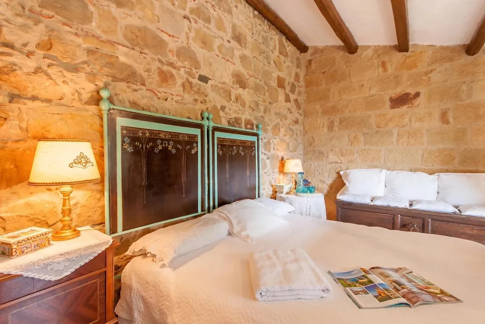 Villa Olmo With Private Pool - Happy Rentals