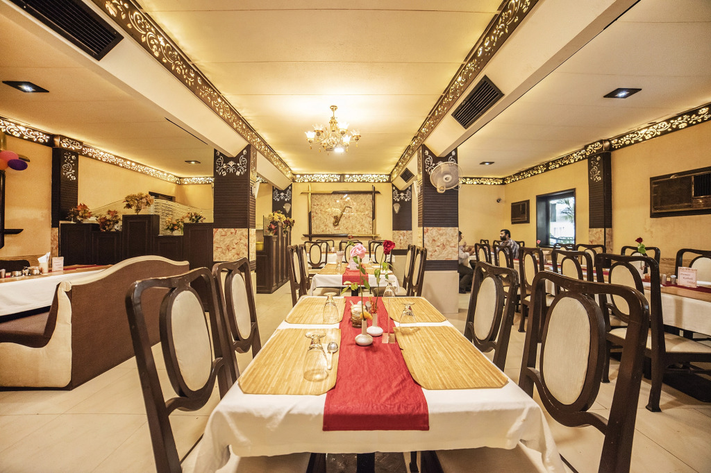 Fabhotel Santoor - Geeta Bhawan Square