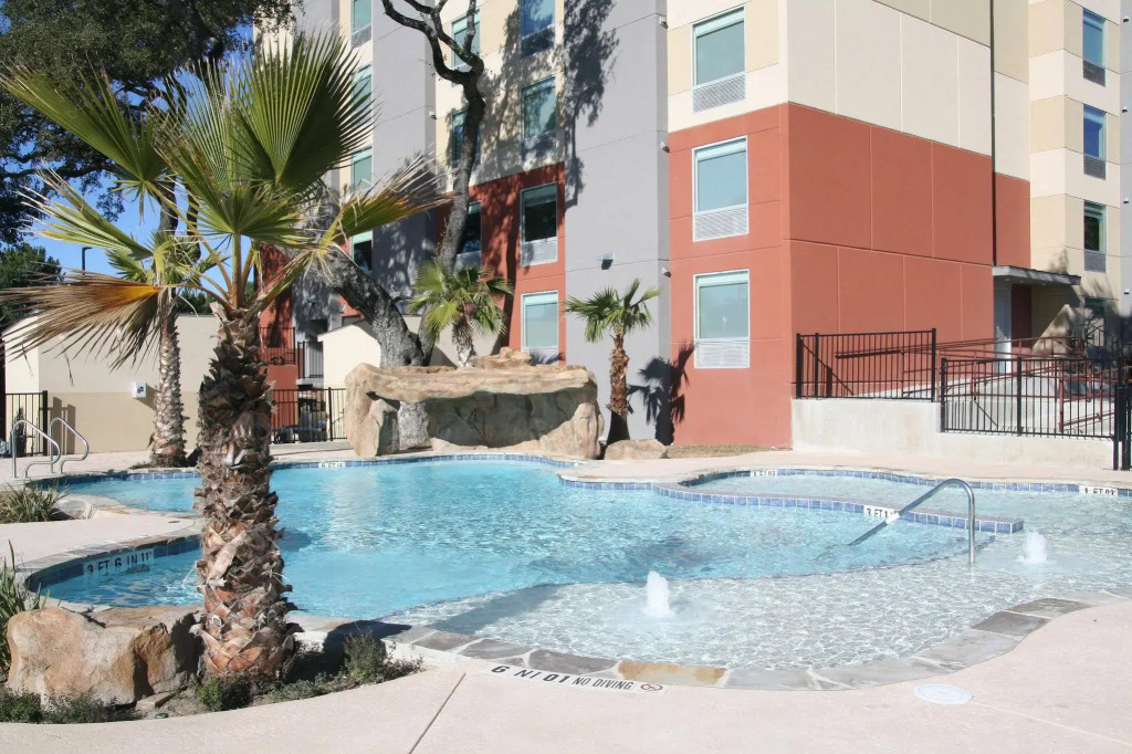 Holiday Inn Express & Suites San Antonio Medical - Six Flags by IHG