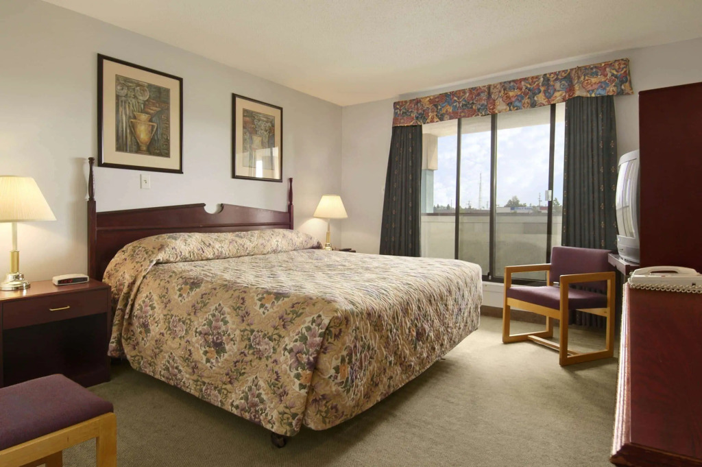 Super 8 by Wyndham Red Deer