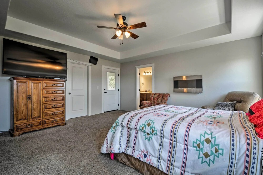 Cozy Home w/ Yard ~ 3 Mi to Downtown Medford!