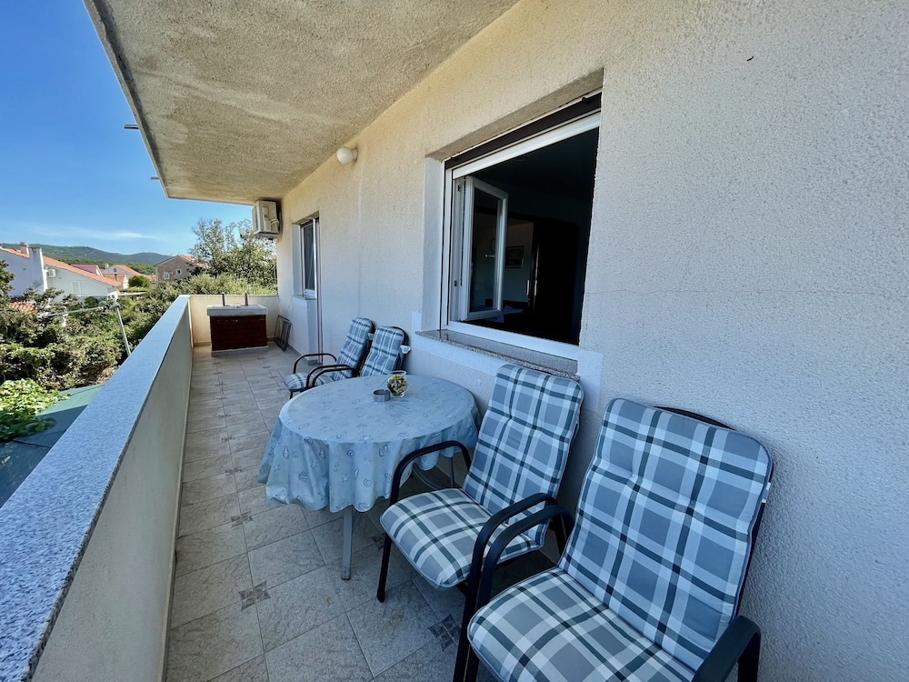 Apartments Veli Rat