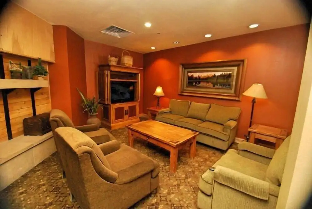 Silvermill Lodge 1 Bedroom Apartment by Key to the Rockies
