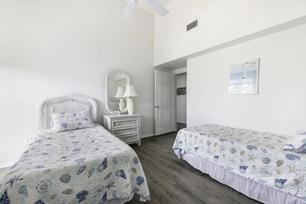 Holley House 4 Bedroom Home by RedAwning