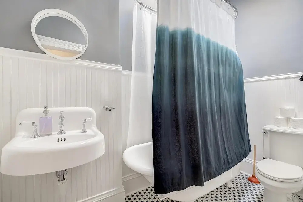 Stunning Modern Home, Prime Location Sleeps 15