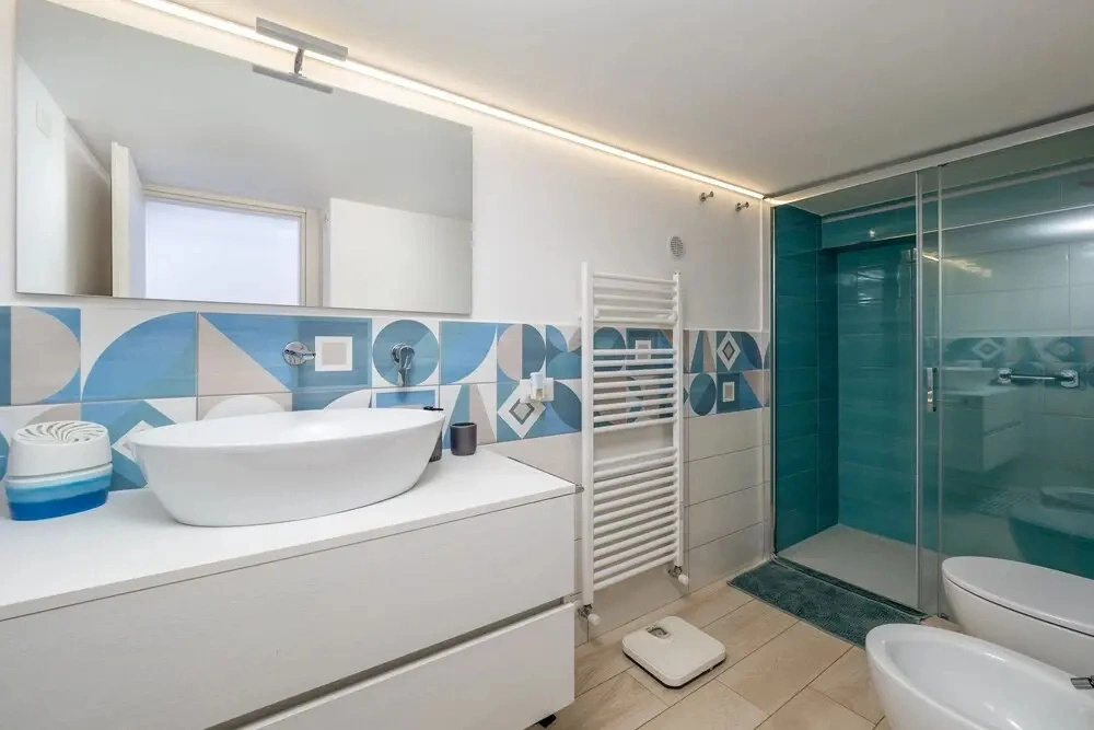 De Vivo Realty - Villa Lotos