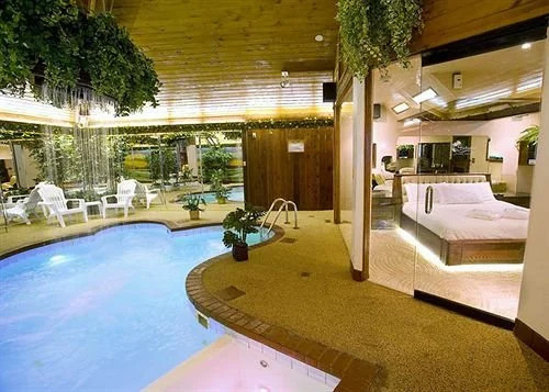 Sybaris Pool Suites
