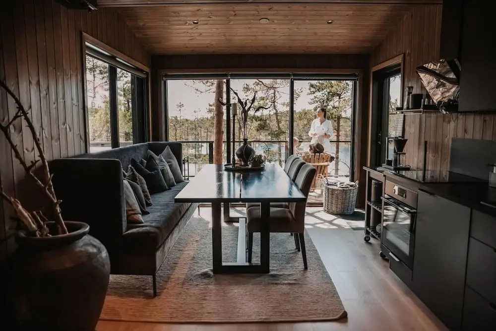 Luxurious Tree Top Cabin by the Lake