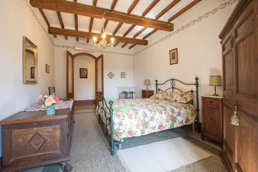 House only 4 km from Cortona, sleeps 12. Private pool, AC, Wi-Fi and small gym!-Villa Pergo