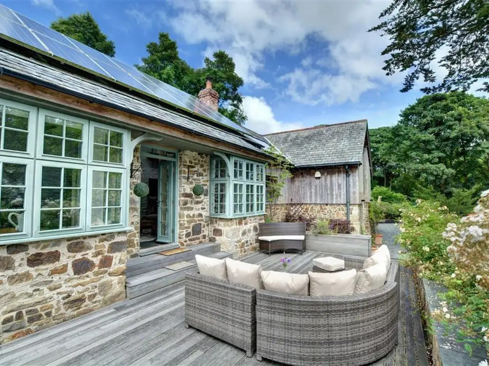 Bright Holiday Home in Saint Kew With Fireplace