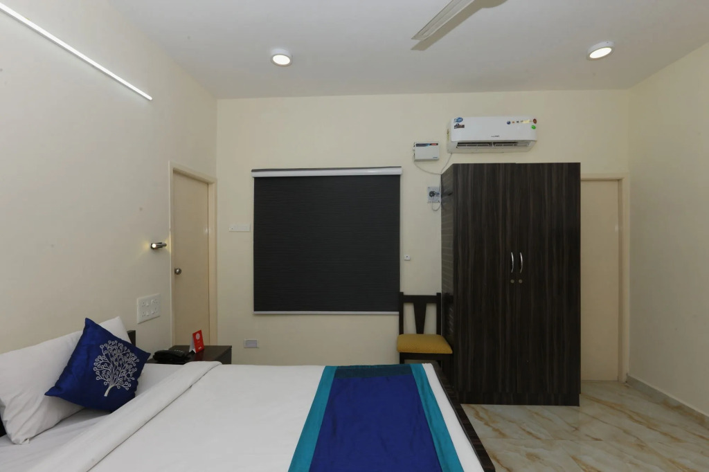 The ECR Grand Residency by OYO Rooms