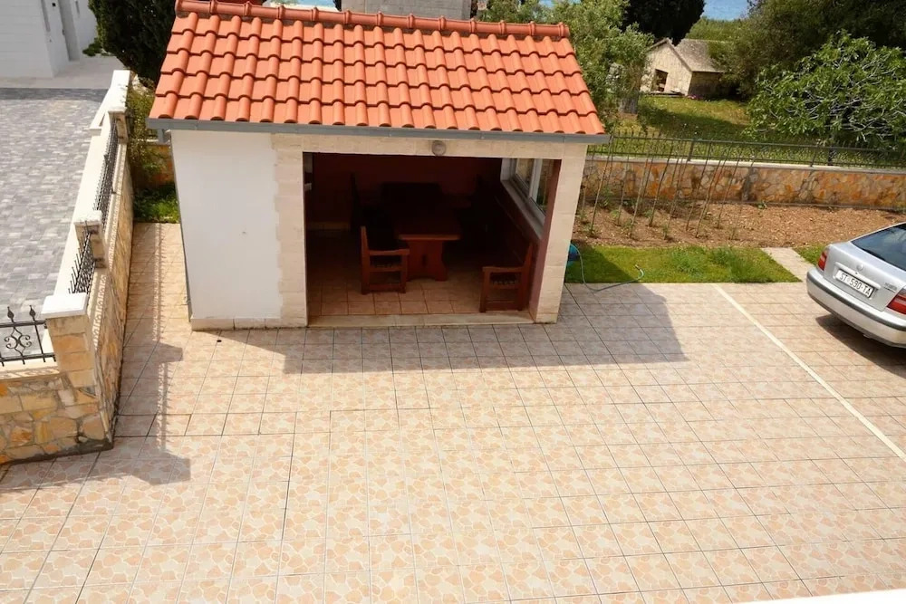 Stunning 2-bed Apartment in Okrug Gornji