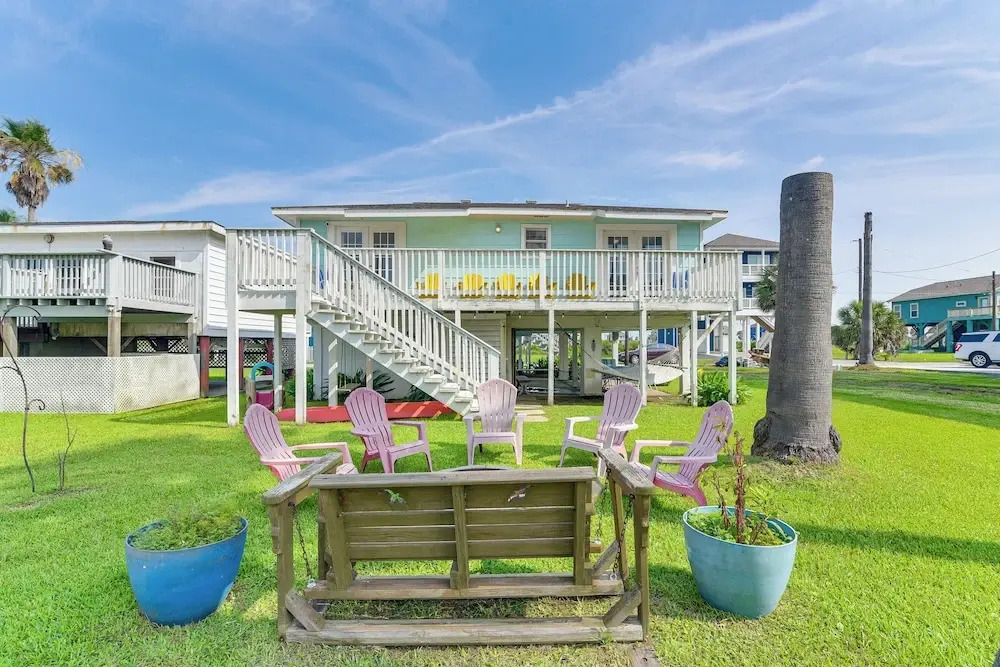 Walk to Beach: Galveston Family Getaway w/ Patio