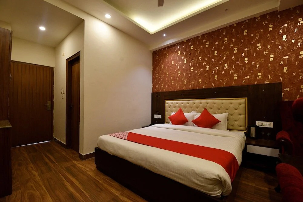 OYO 17099 Ambika Residency