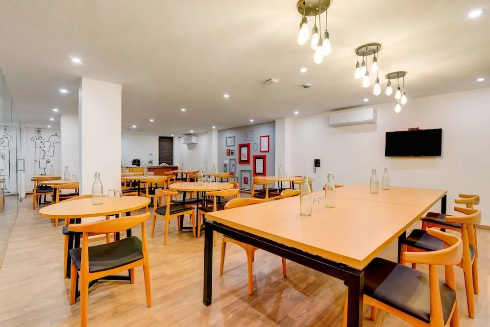 OYO Townhouse 219, Sector 49, Gurgaon