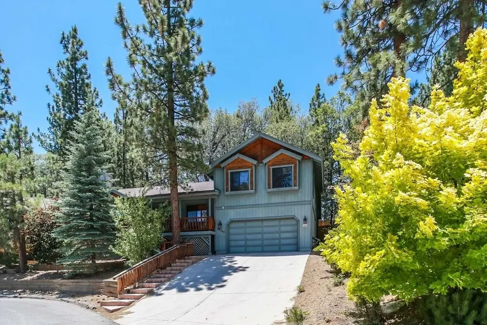 1867- Diamond Houzz 3 Bedroom Home by Redawning