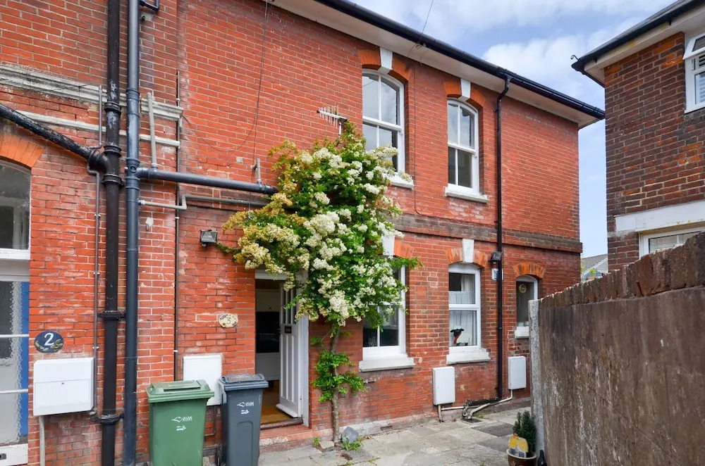 Imposing 2-bed House in Newport