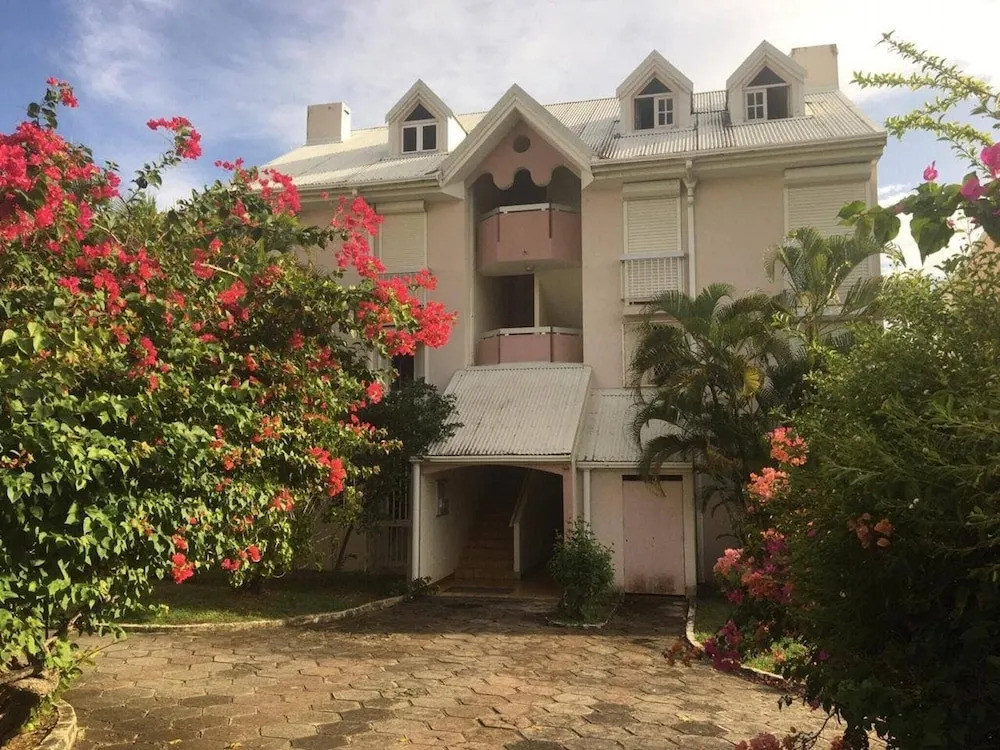 Property with One Bedroom in Le Gosier, with Wonderful Sea View And Furnished Garden - 500 M From the Beach
