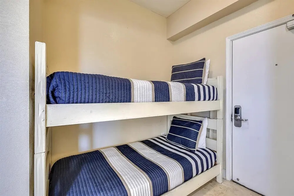 Tidewater Resort 2918-1 Bedroom/1Bath+Bunks. Corner Balcony, Great View! Updated & Clean! 1 Condo by RedAwning