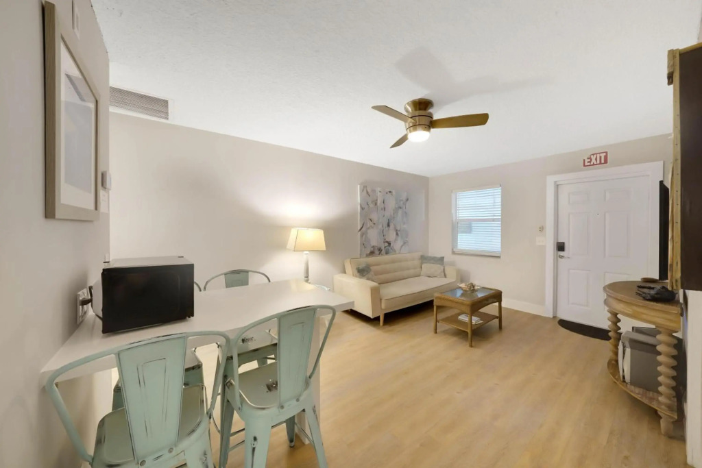 21 apartment 1 blk from beach unit 2