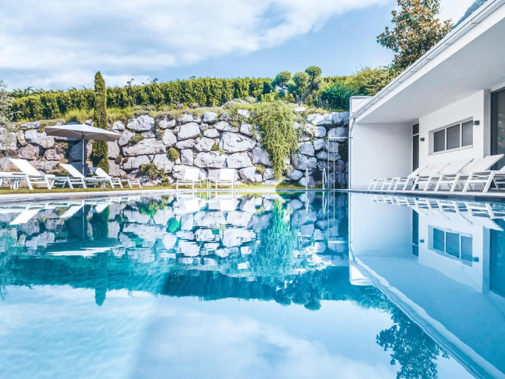 Modern flat in Merano with outdoor shower