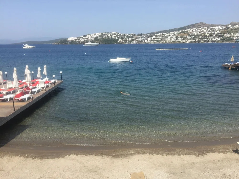 Estrella Beach Hotel