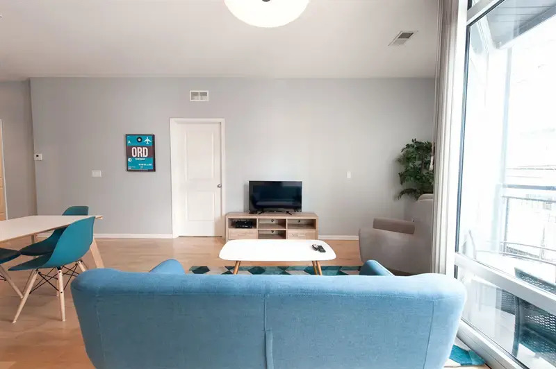 Artsy 2BR in Lincoln Park by Sonder