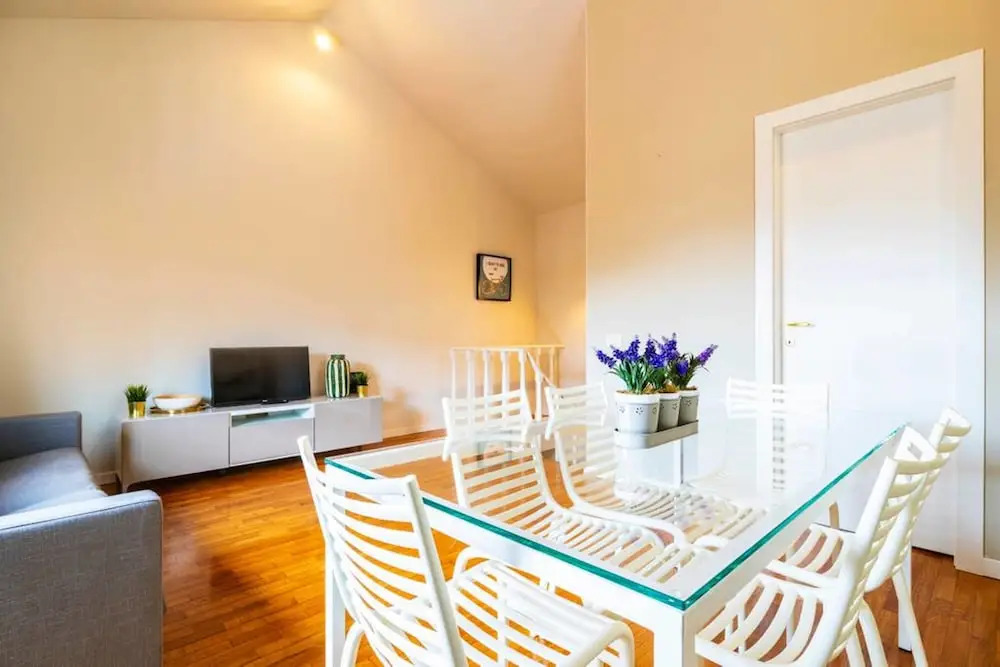 Classy Milanese Stay near Sforza Castle