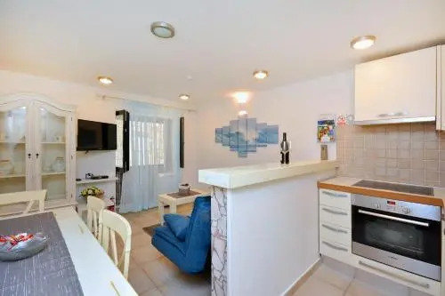 Apartments & Rooms As