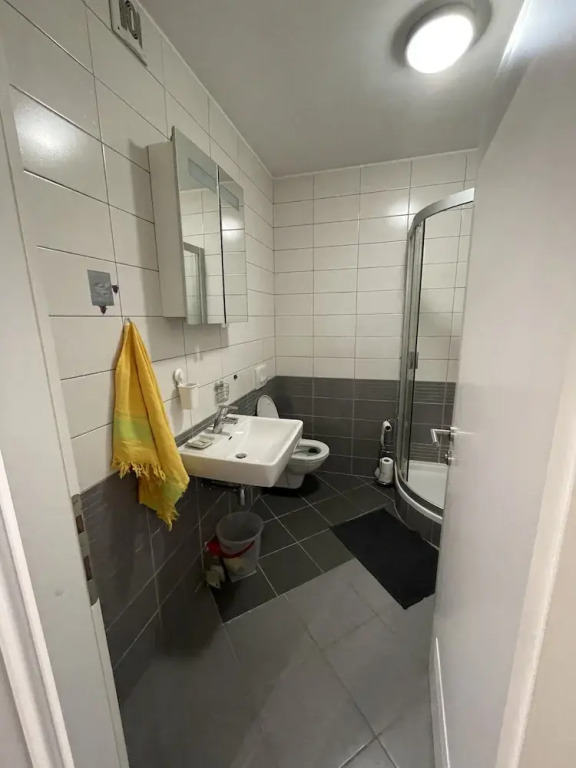 Large Modern 75m2 Flat and Free Parking