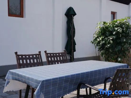 Tingqian Yuanhou Hostel