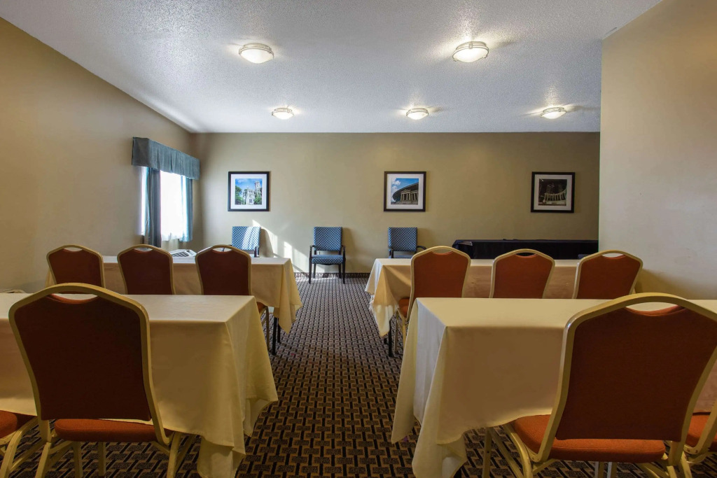 Ramada by Wyndham Glendale Heights/Lombard