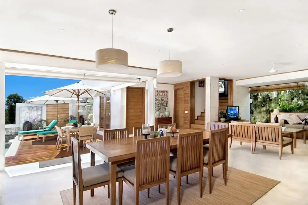 Villa Champa - Family Friendly Accessible villa inc Pool Fence and Car and Driver