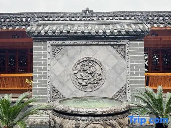 Yishanlou · Wanfeng Hidden Stay · Hui-style Design Vacation Apartment (Xingyi Wanfenglin)