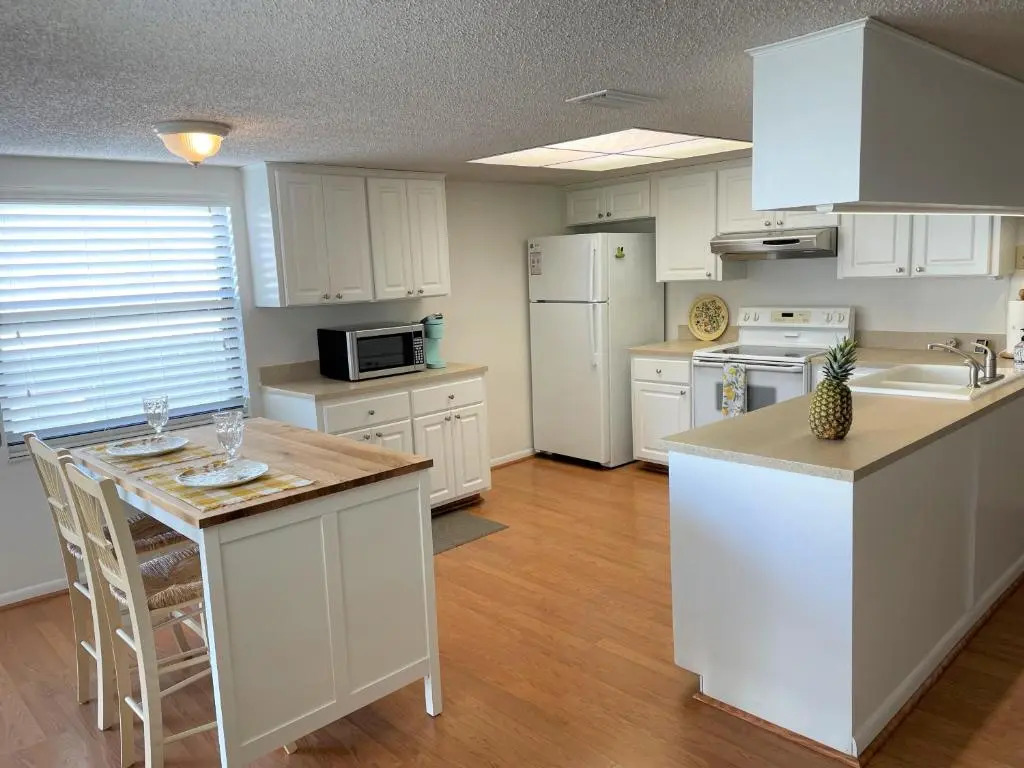 Sea Haven - 2 Bedroom Condo at Sea Club