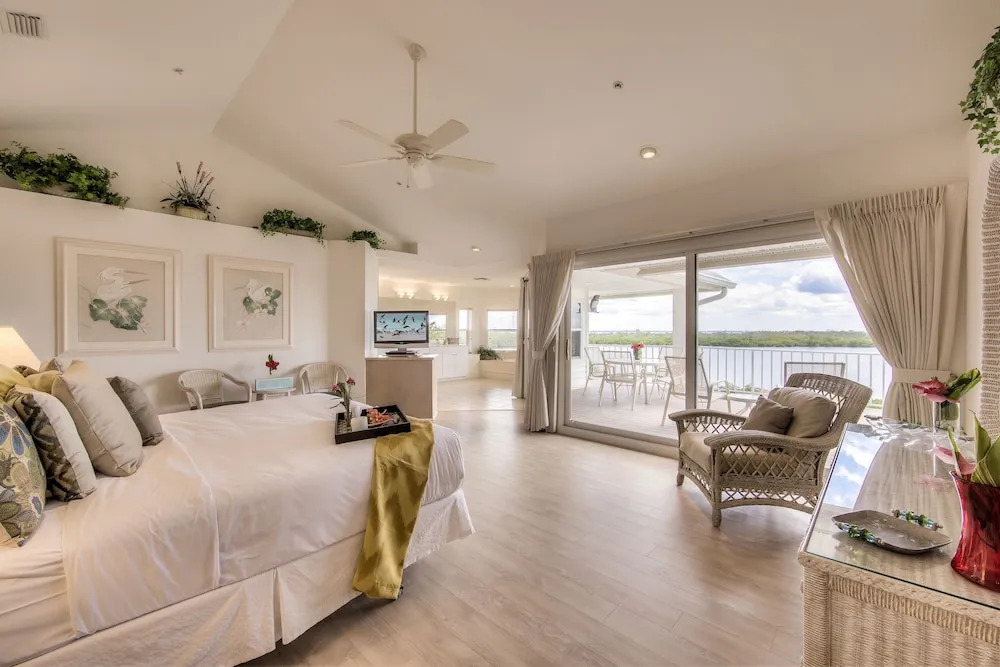 The White Ibis 5 Bedroom Home
