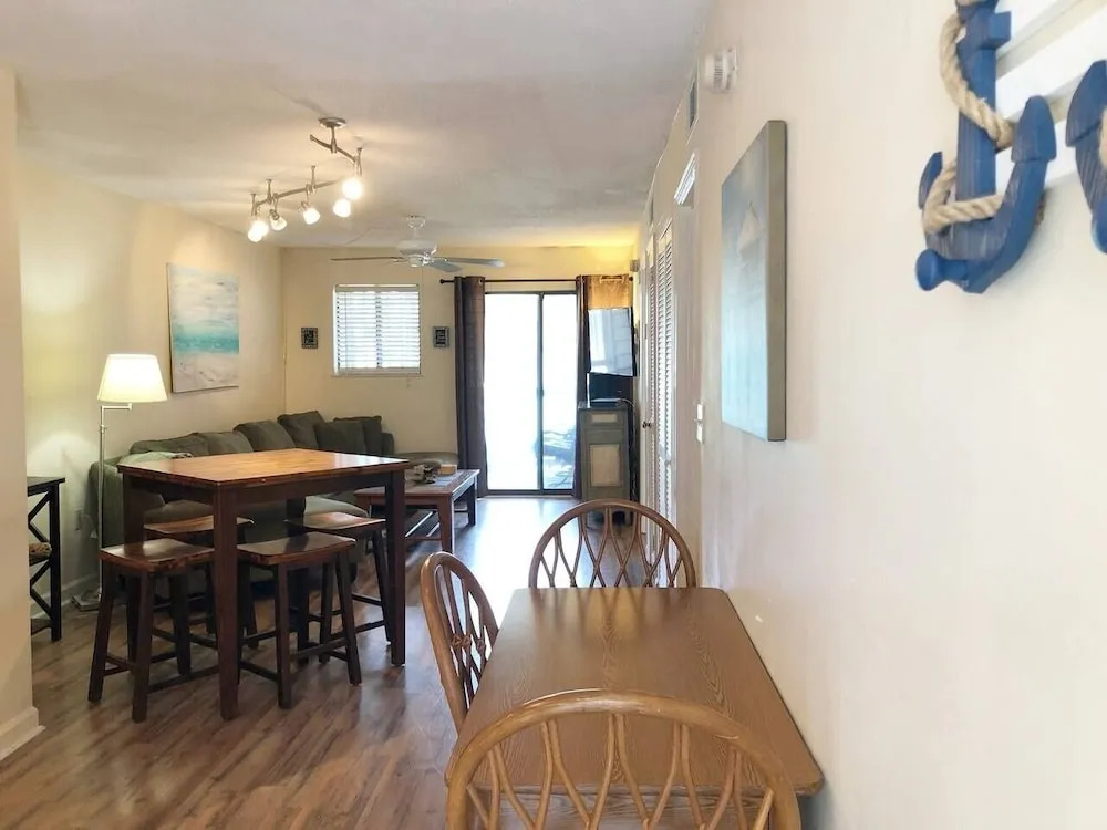 Coastal Fun In The Sun 2 Bedroom Condo