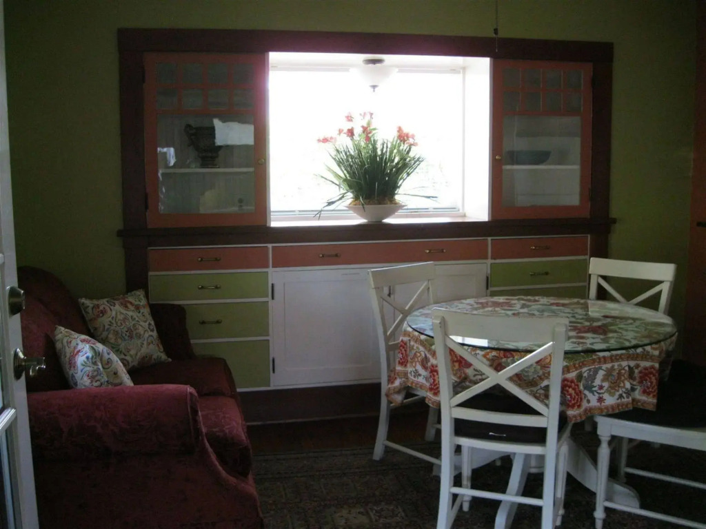 A White Jasmine Inn