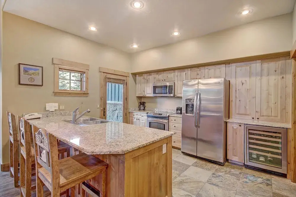 Premier 2-story Townhome Minutes From Winter Activities 3 Bedroom Townhouse by RedAwning