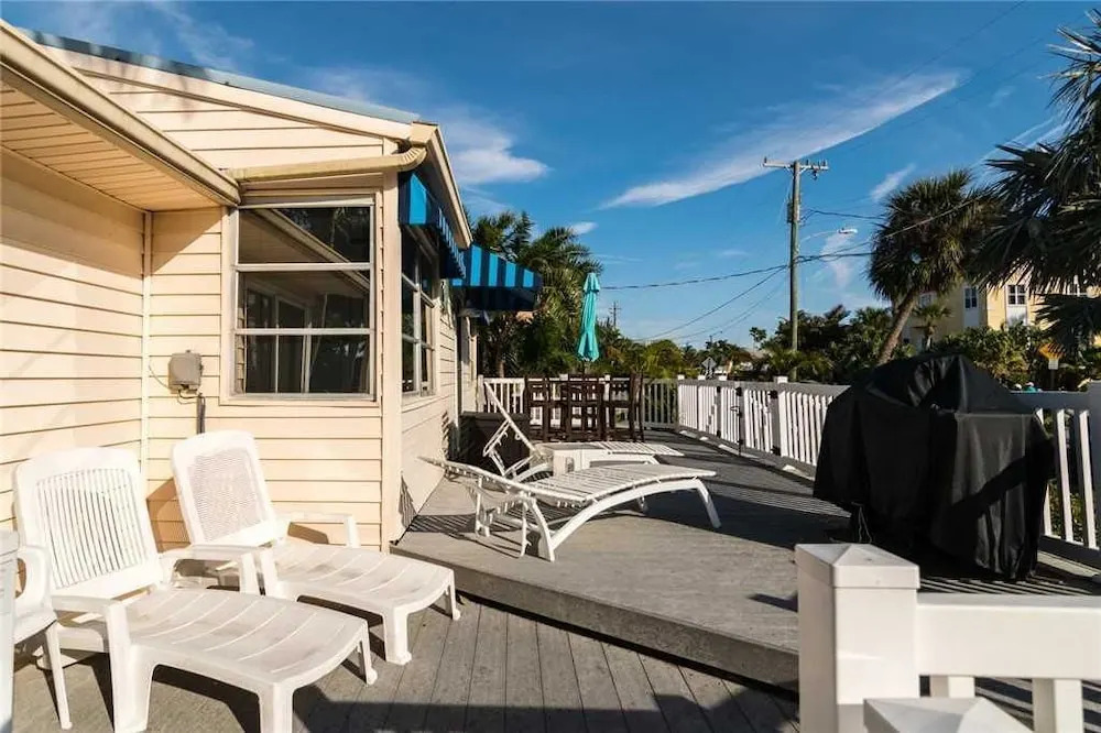Anna Cabana Beach House by RedAwning