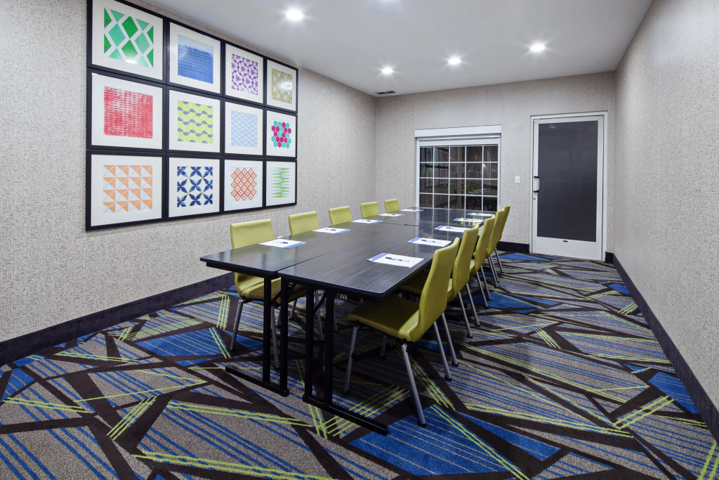 Holiday Inn Express & Suites - Tulare by IHG