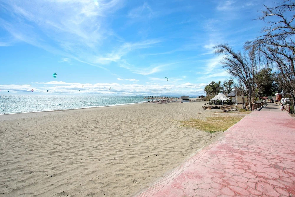 Bright Apartment Front of Beach Guadalmansa Beach