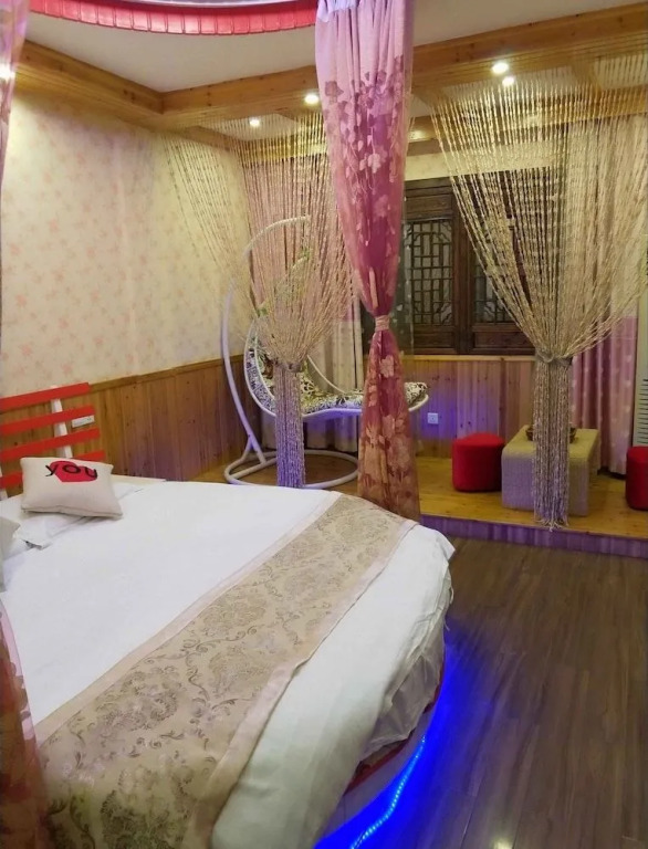 Yue Yue Theme Hostel