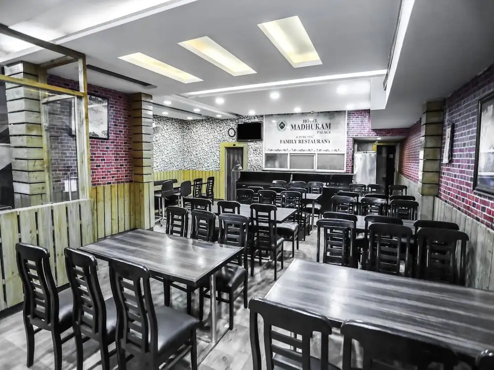 OYO 2681 Hotel Madhuram palace
