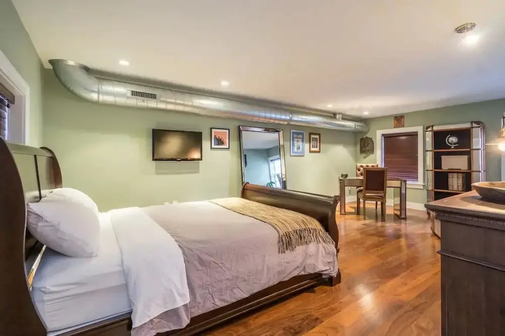 Barstool Sports City Mansion w Roof Deck