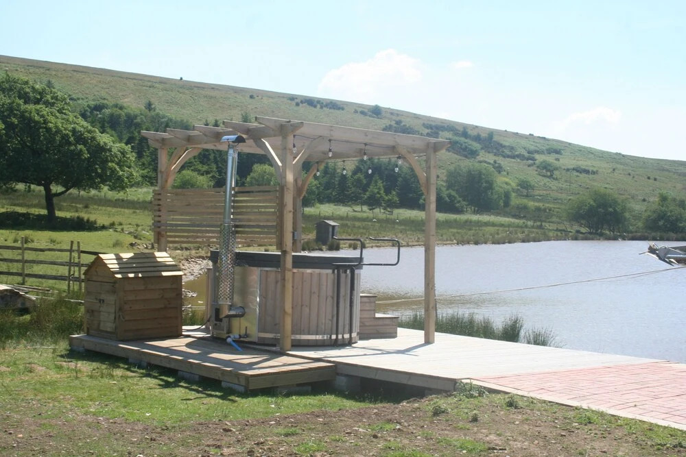 The Rose 37ft Lakeside Yacht inc Hot Tub