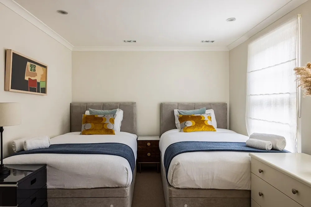 A Grand Four Bedroom Townhouse at Knightsbridge