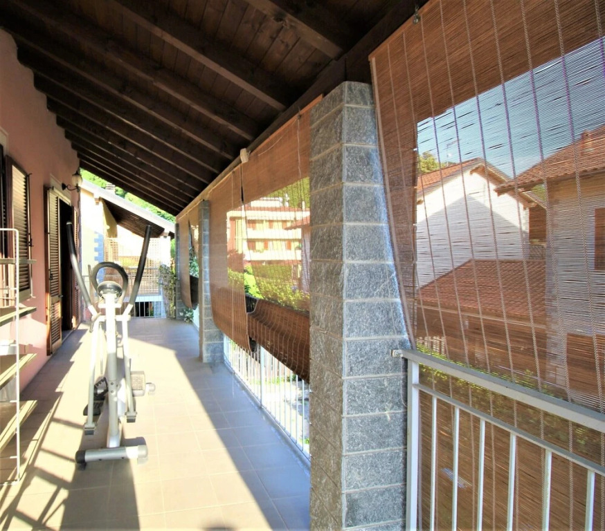 Rainbow House on Lake Orta With Parking and Private Garden